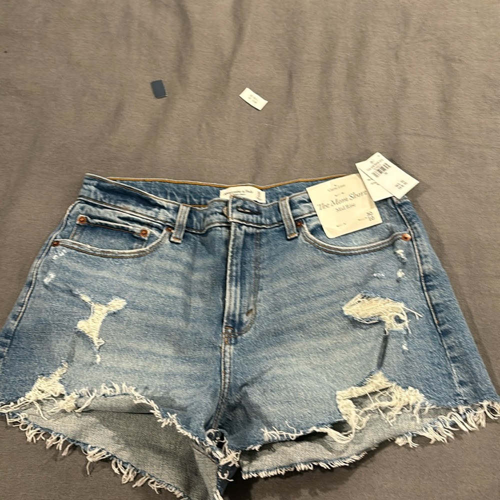 New with tags Abercrombie mom short mid rise